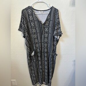 Casual Black & White V-Neck Sleep Dress - Comfort Sleepwear